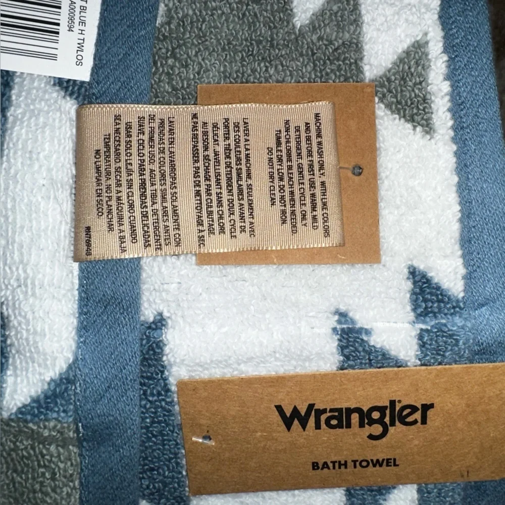 NEW Wrangler Bath Towels White with Sage and Blue Aztec Design 4 Bath & 2 Hand
